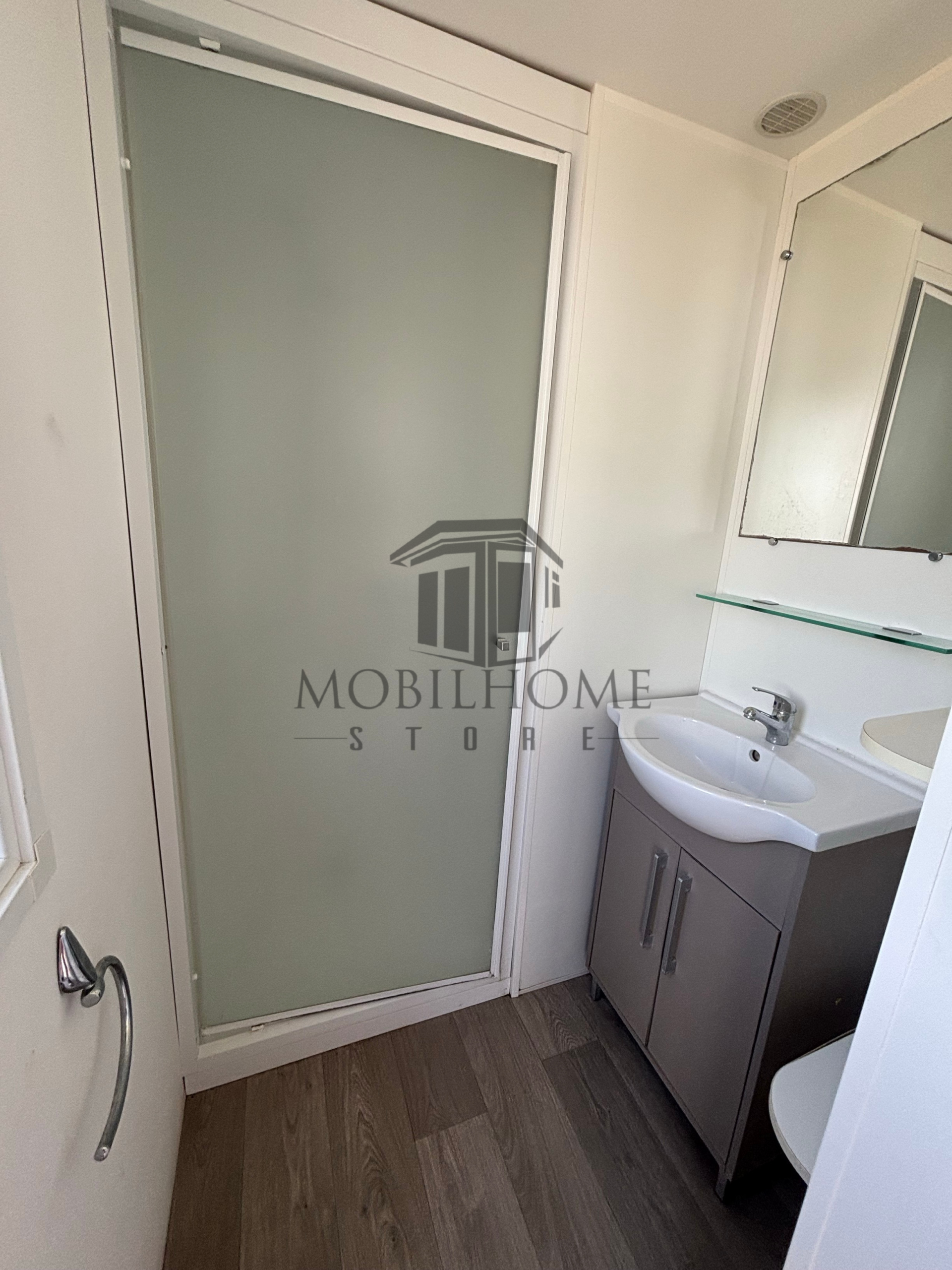 Salle d'eau du mobil-home TRIGANO EVO 33