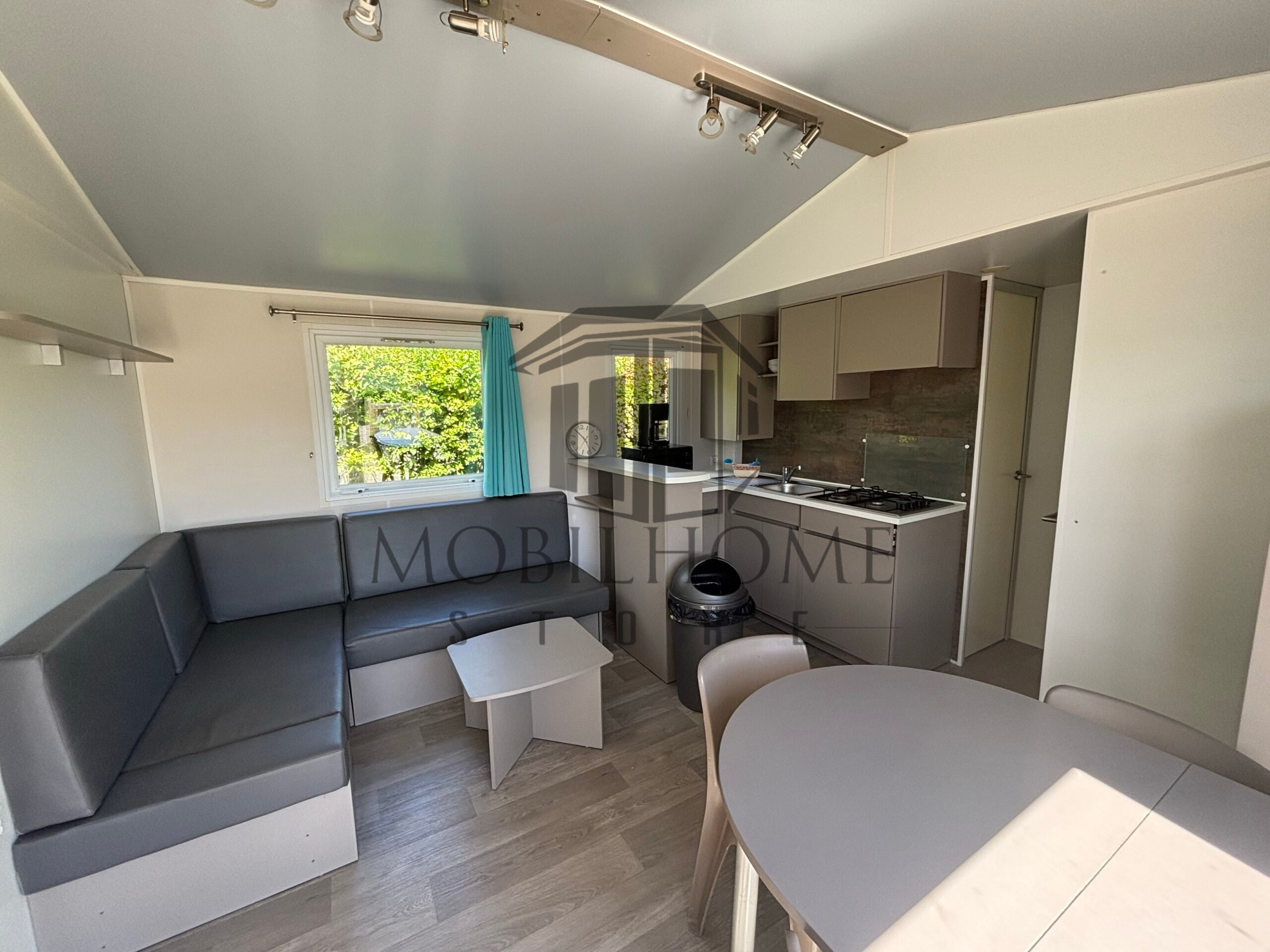 Séjour du mobil-home P8 au camping La Sensation