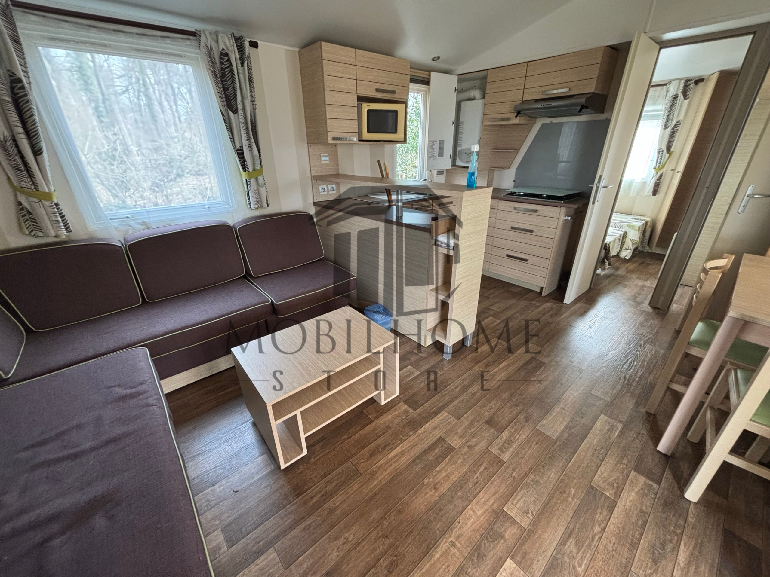 Séjour du mobil-home P89 vendu sur emplacement sur le camping de La Tentation à Renty