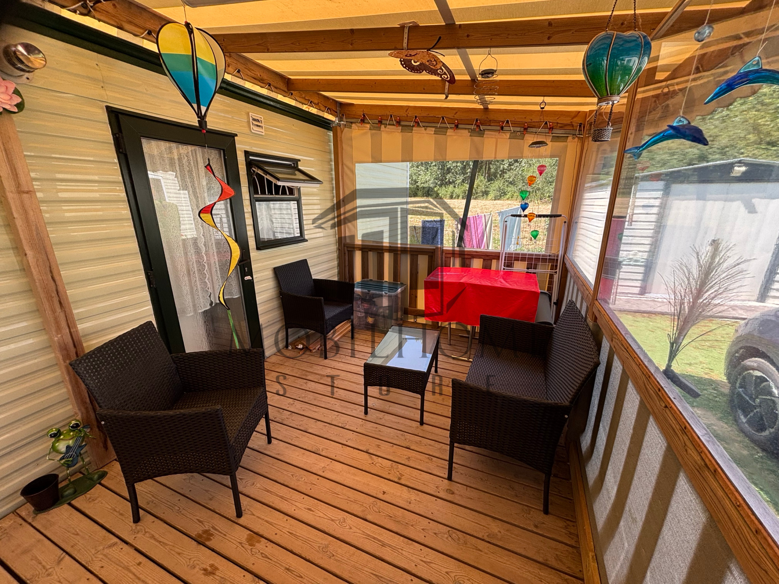 Terrasse du mobil-home P14 vendu sur emplacement sur le camping de La Nouvelle Aventure à Audincthun