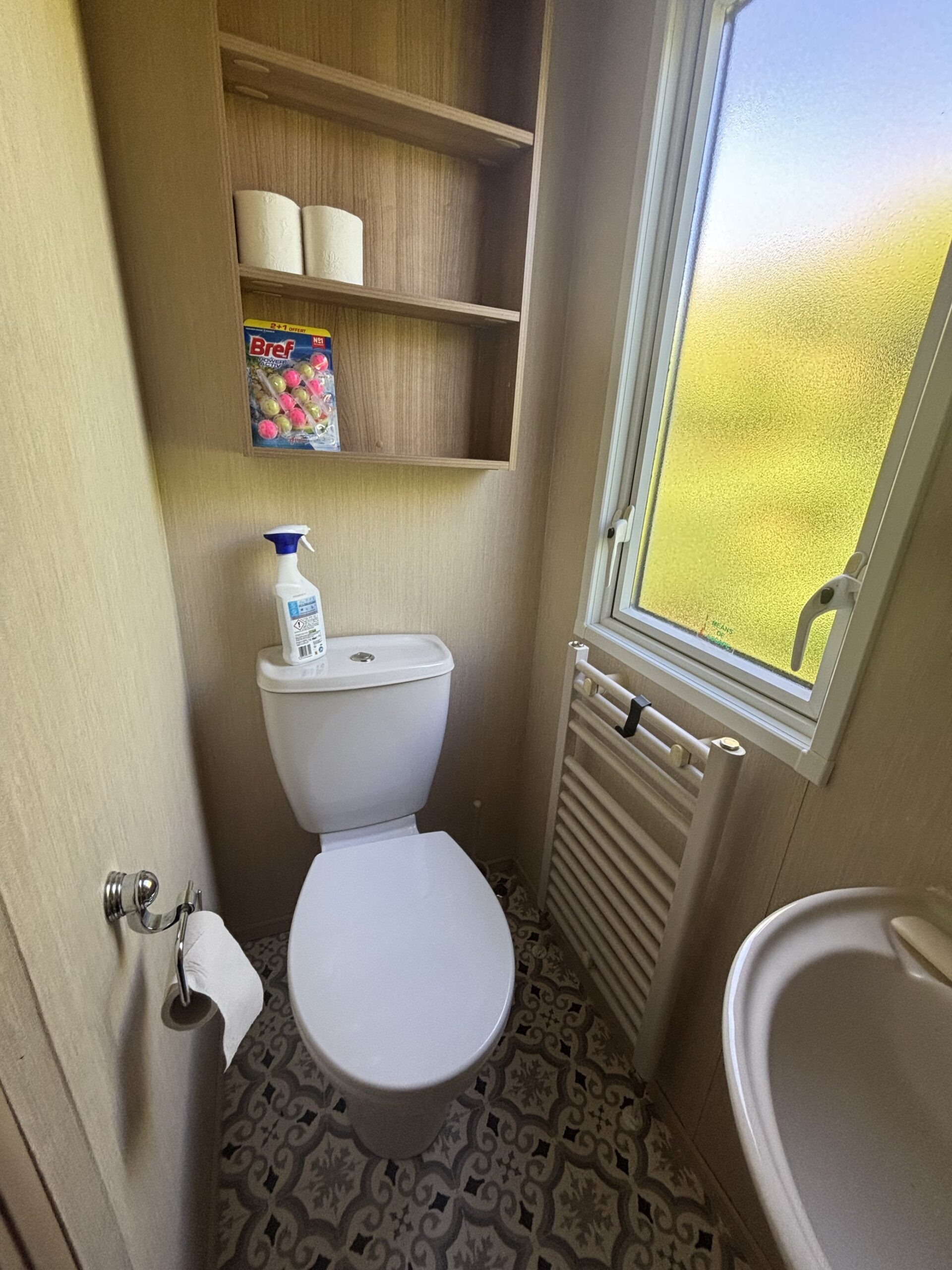 Deuxième toilette du mobil-home Mouette au camping La Sensation