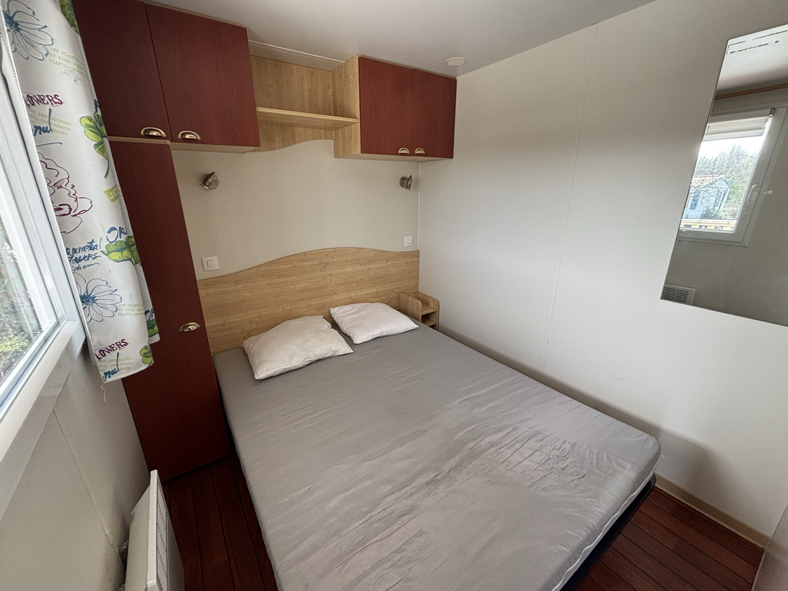 Chambre parentale du mobil-home BASILIC