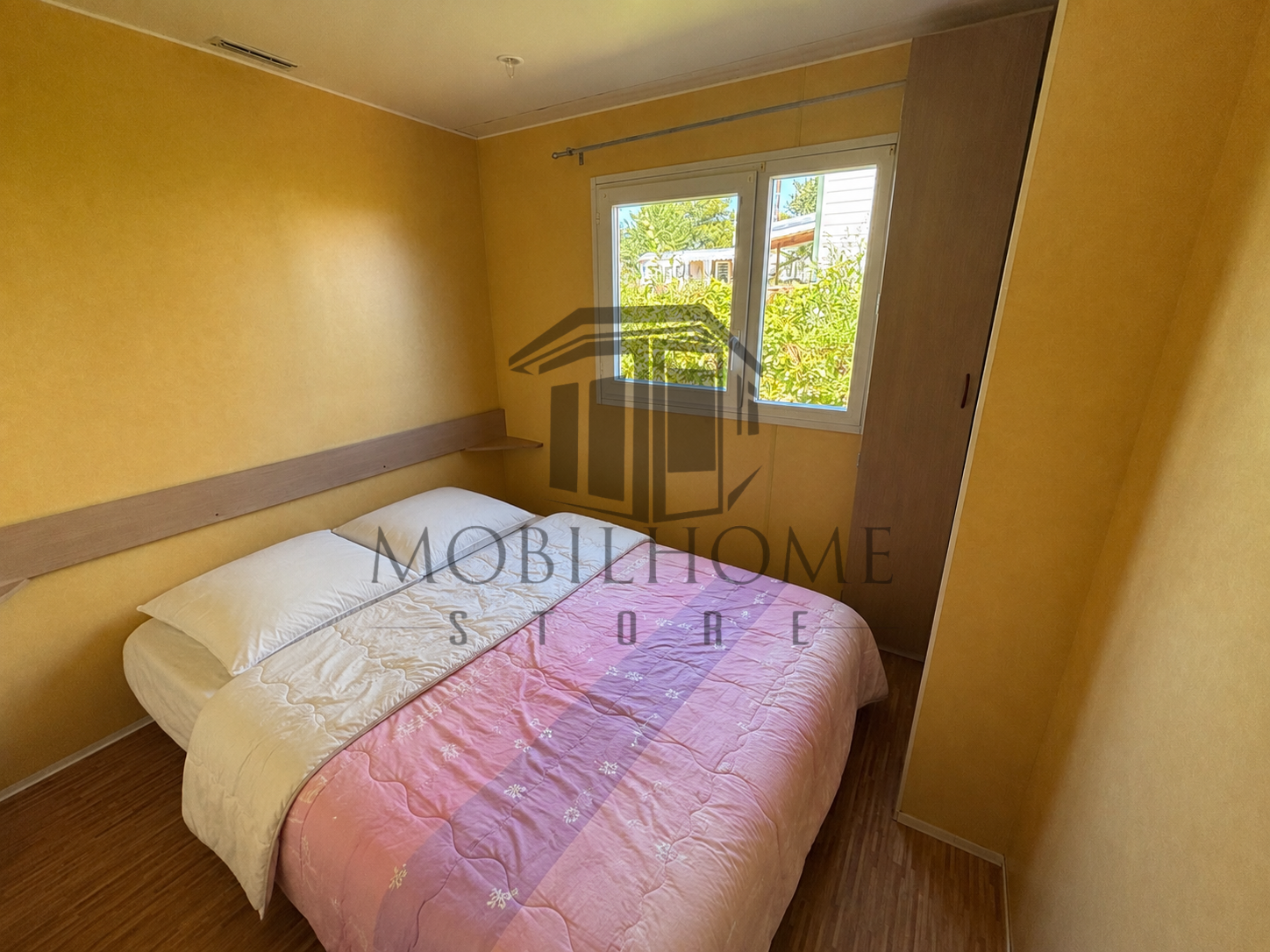 Chambre parentale du mobil-home SUN ROLLER LIVING