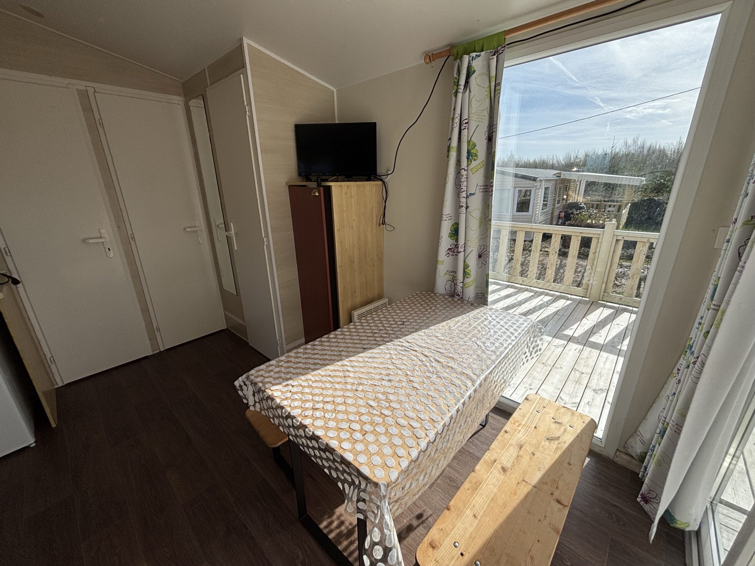 Coin repas du mobil-home BASILIC