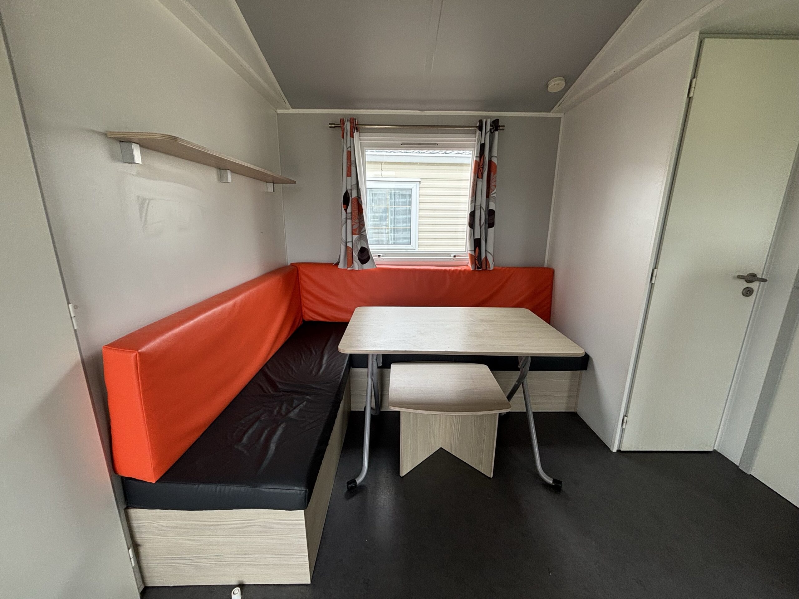 Coin repas du mobil-home Héron