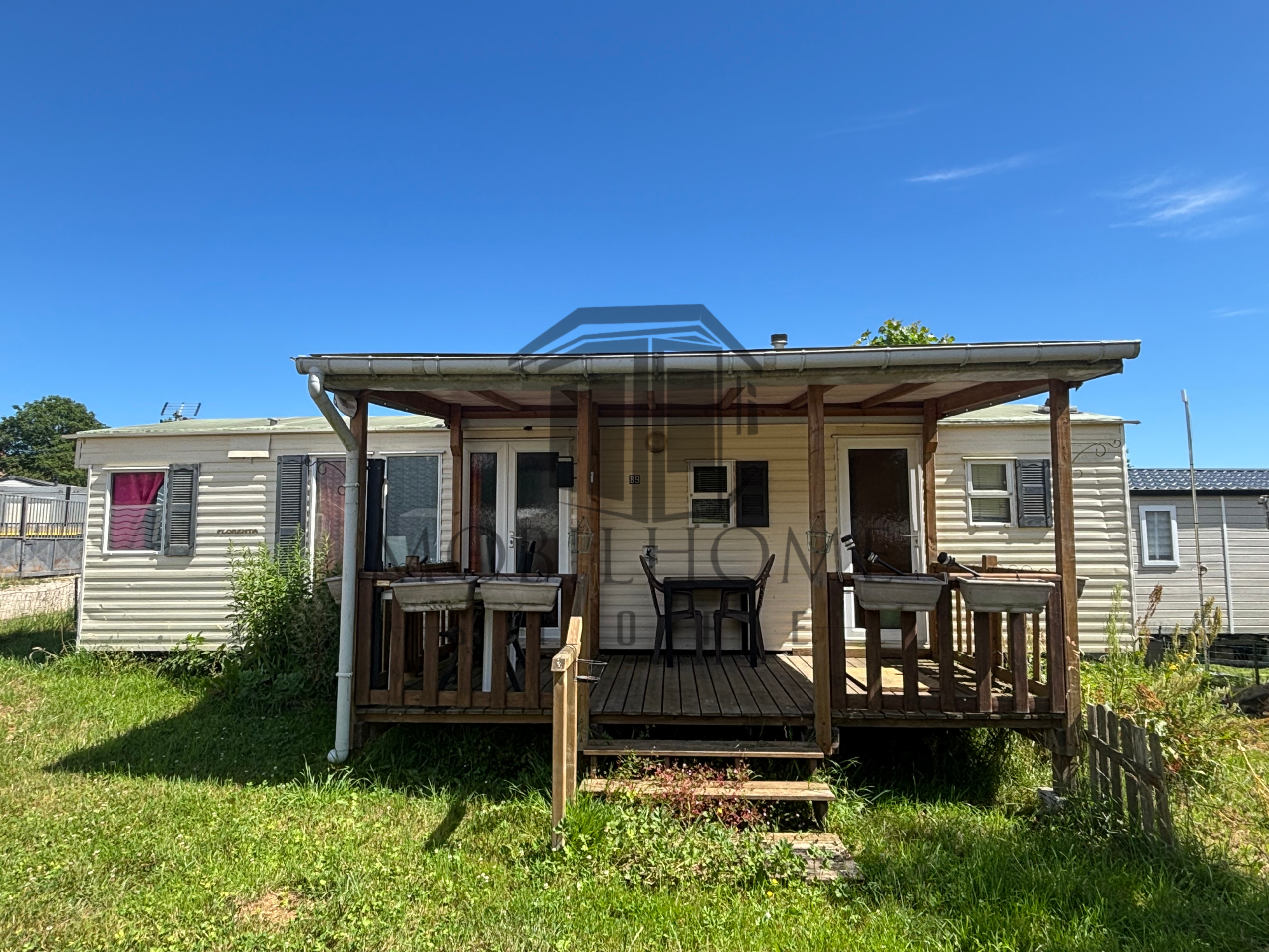 Devanture du mobil-home BK BLUEBIRD FLORENTA