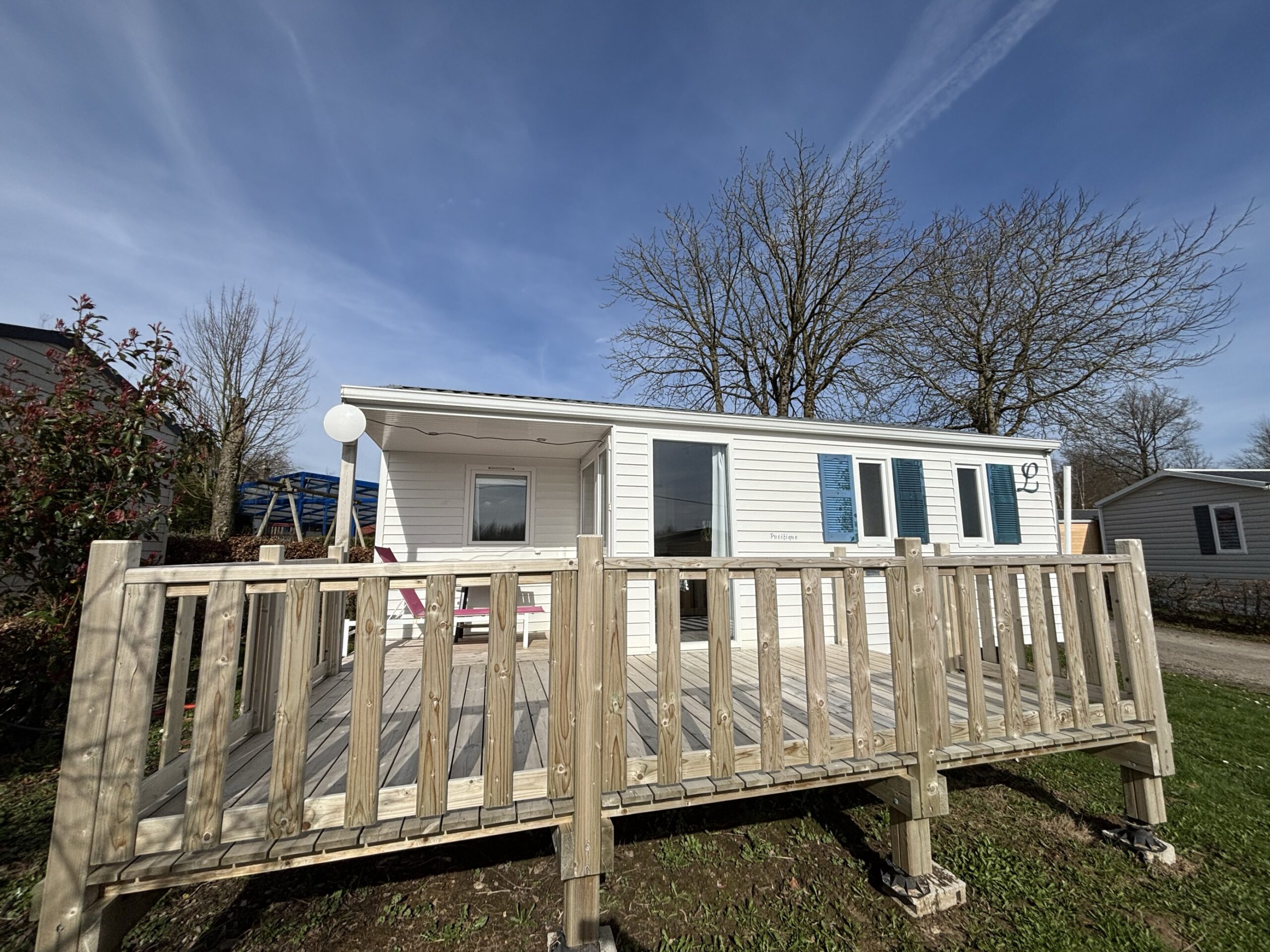 Devanture du mobil-home BASILIC