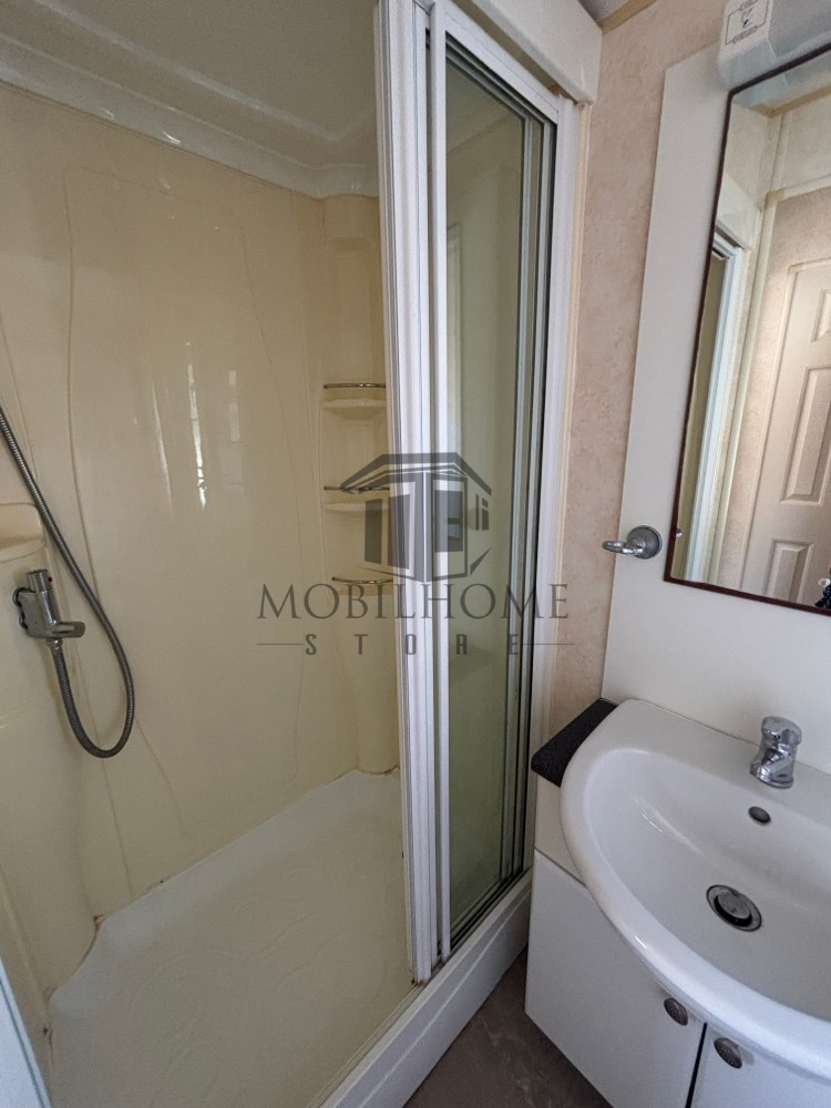 Salle d'eau du mobil-home BK SHERATON