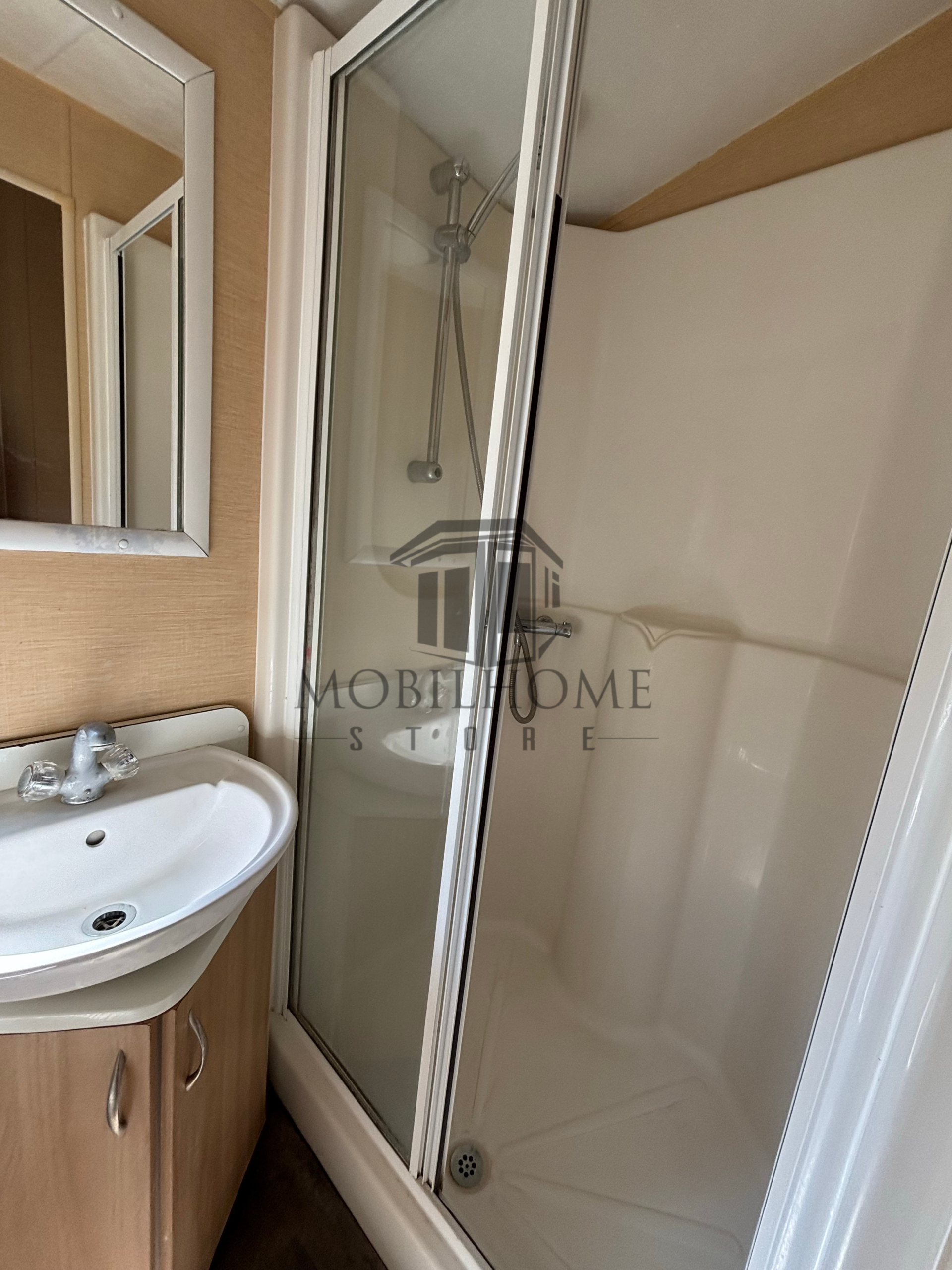 Salle d'eau du mobil-home WILLERBY RIO
