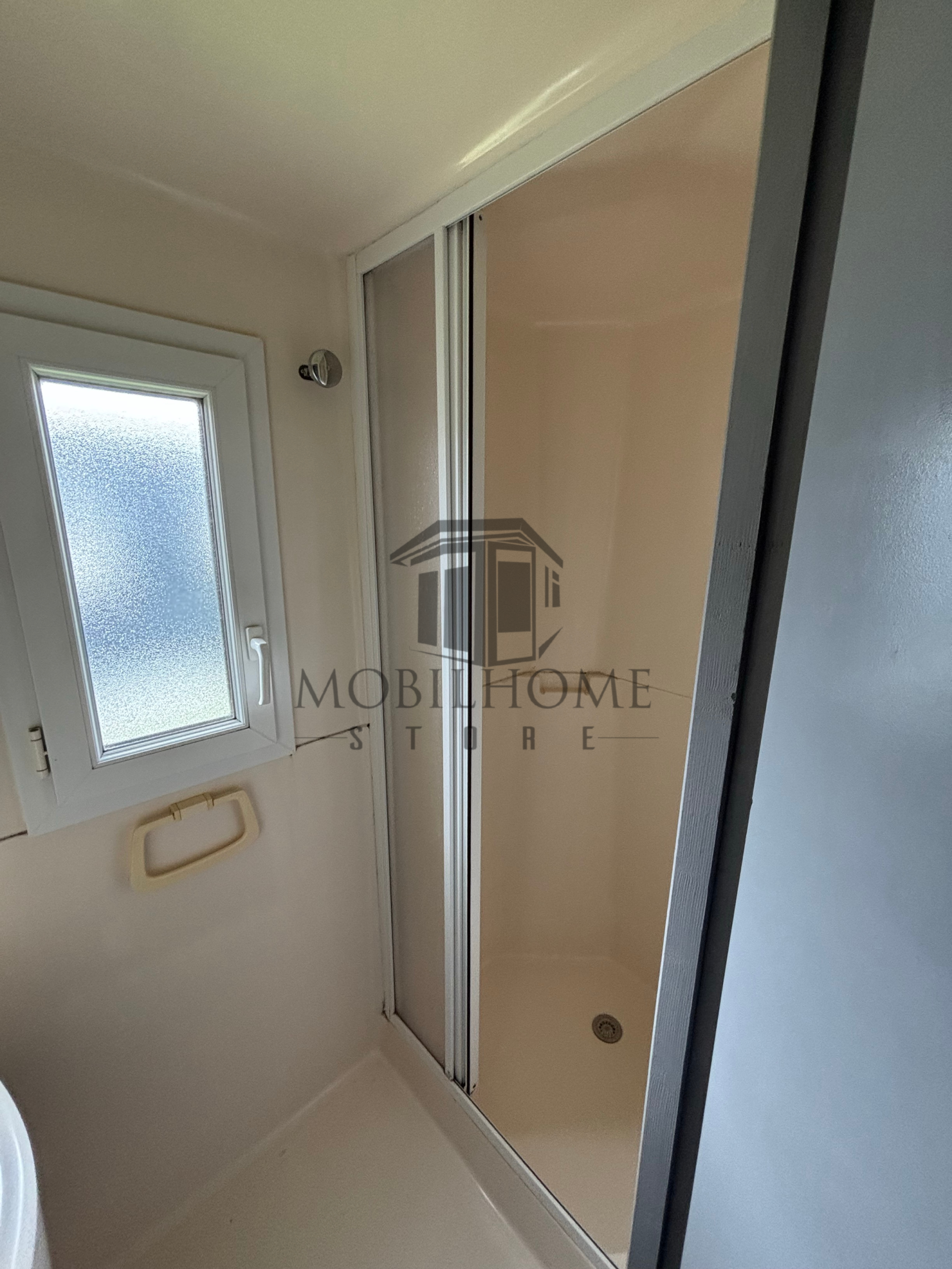 Salle d'eau du mobil-home CRL