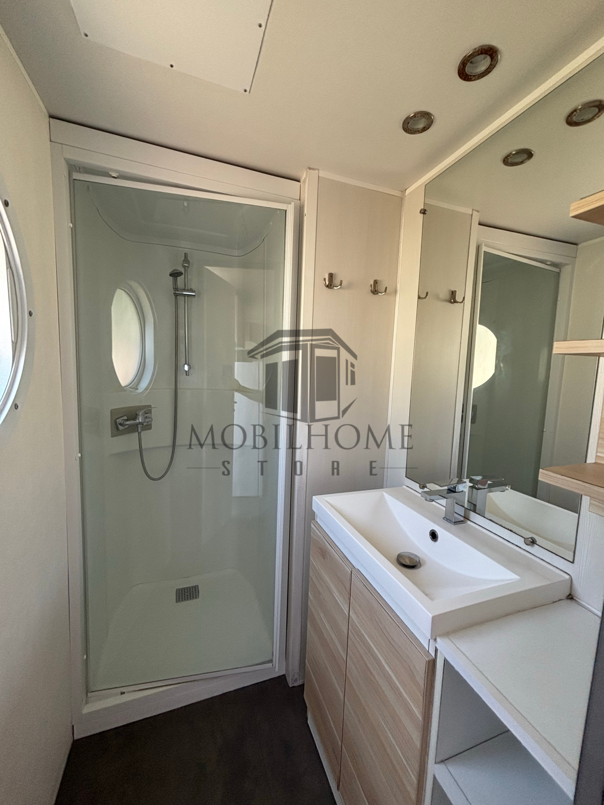 Salle d'eau du mobil-home O'HARA OPHEA